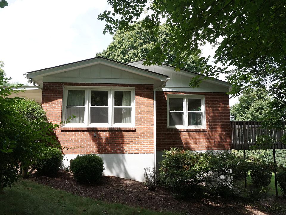 1st image of 1010 Highland Cir