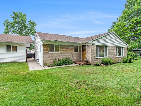 8406 W Ellis Rd, Davisburg, MI 48350