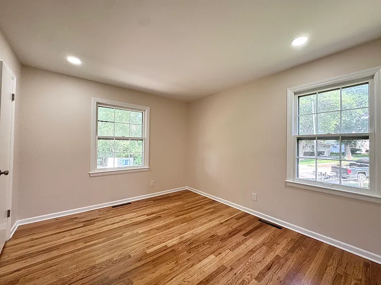 1900 E 28th Ave — Photo 18