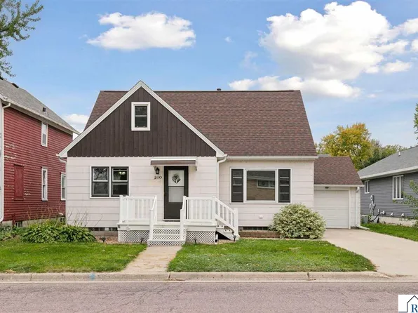 210 N Renville St, Winthrop, MN 55396