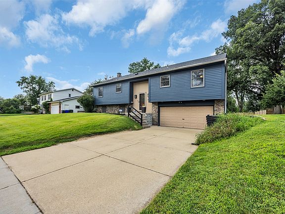 3rd image of 2509 Blue Ridge Dr NE
