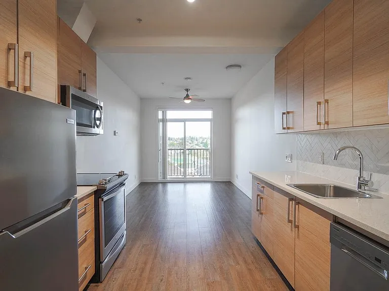 3185 Tillicum Rd — Photo 2
