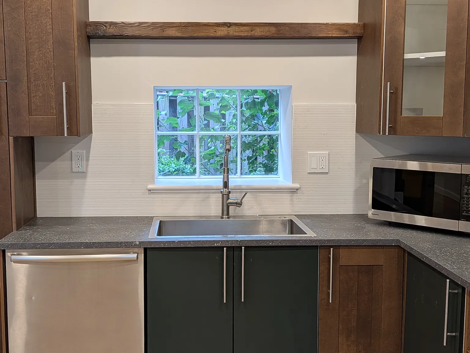 3 bed, 2100 sqft, $1,200 — Photo 2