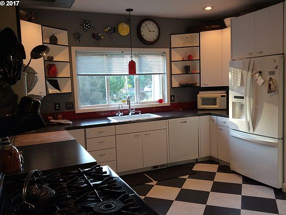 4th image of 3603 SE 144th Ct