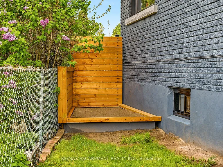 25 Briarsdale Dr — Photo 41