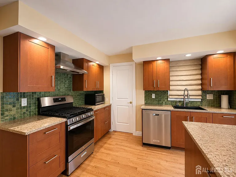 41 Harrison St — Photo 3