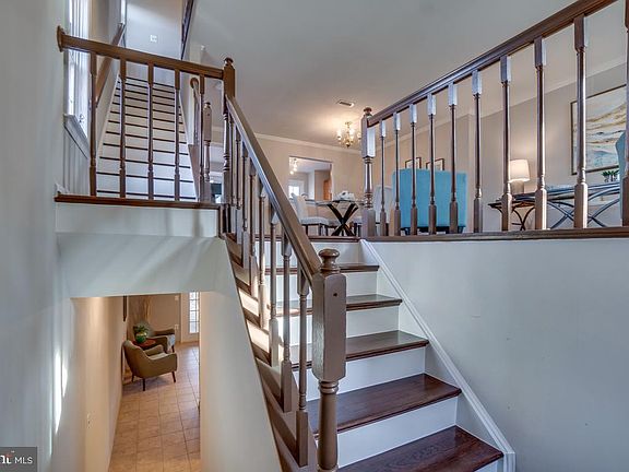 4th image of 5437 Middlebourne Ln