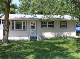 6710 Ridge Dr, Davenport, IA 52806