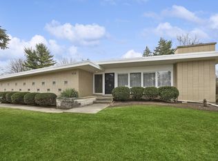 325 S Elmwood Ln, Palatine, IL 60067