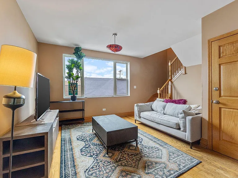 1639 W Blackhawk St #3 — Photo 2