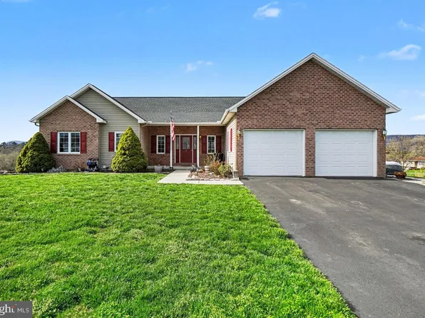 3 Prickly Pear Dr, Carlisle, PA 17013