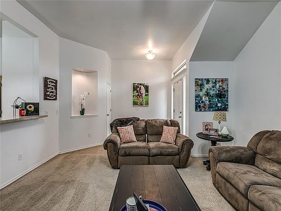 4th image of 2409 Vintage Park Ln
