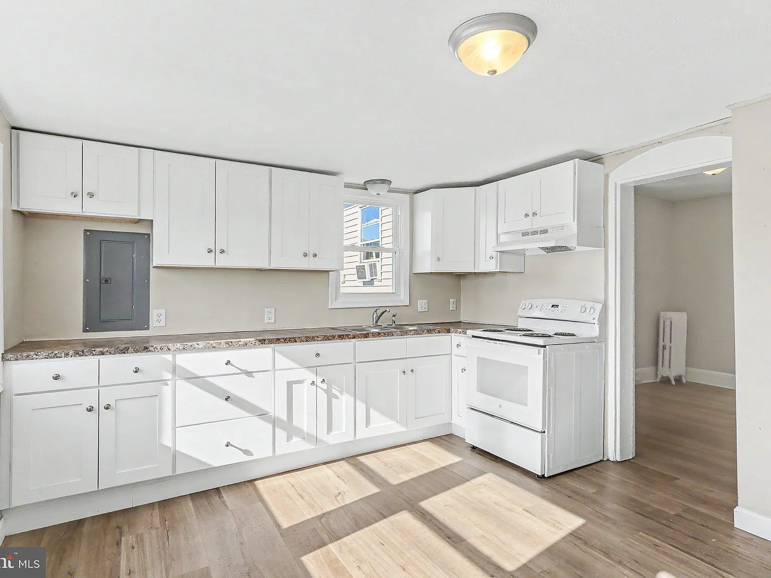 2 bed, 1.0 bath, 1521 sqft, $1,250 — Photo 3