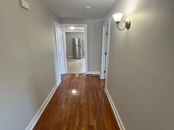5th image of 1086 Whalley Ave #1F