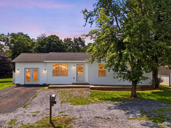 331 Crestview Dr, Martinsburg, WV 25405