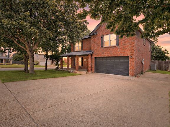 4th image of 301 Cortland Cir