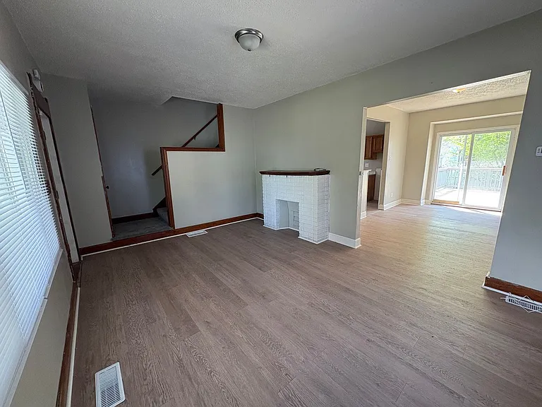 1489 Berdan Ave — Photo 3