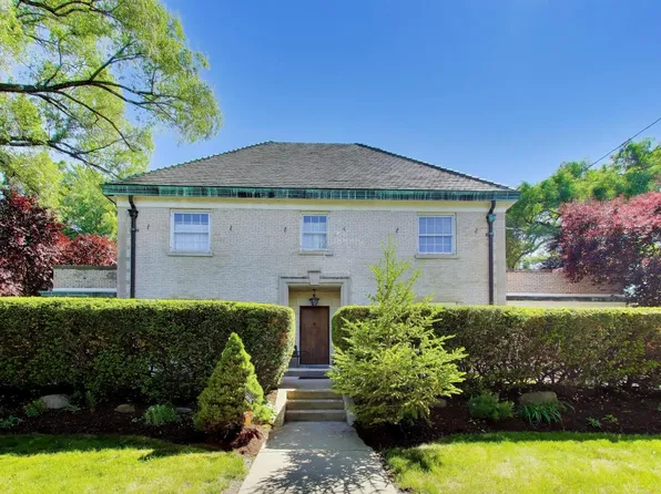 5898 N Caldwell Ave, Chicago, IL 60646