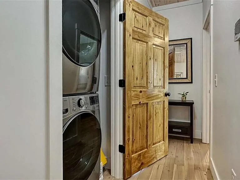360 Prince Dr — Photo 9