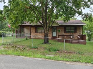 228 N Georgia Ave, Etowah, TN 37331