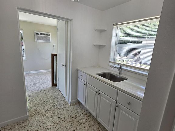 4th image of 1216 Cabana Rd #4