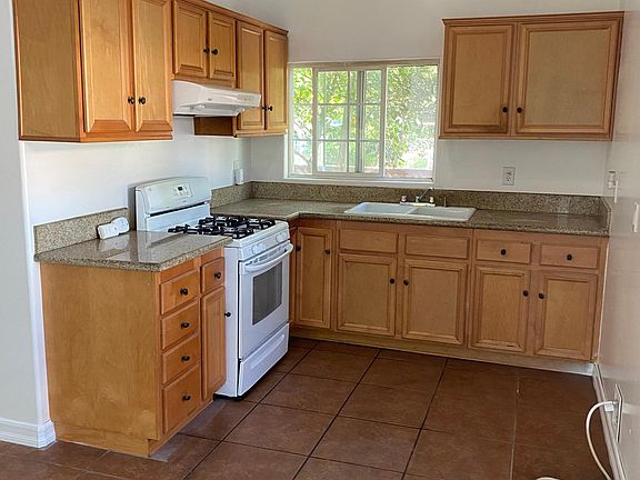 3rd image of 14152 W Jouett St
