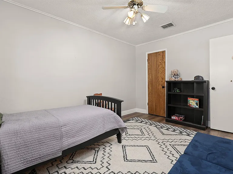 1819 Meadow Creek Dr — Photo 19