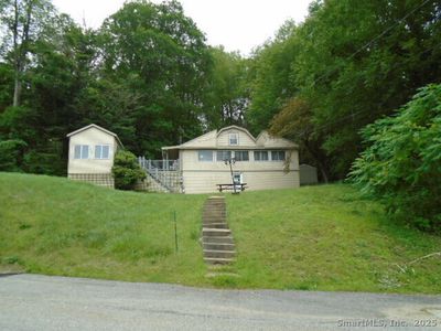 817 East Wakefield Boulevard, Winsted, CT, 06098