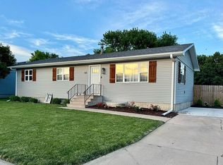 612 Gordon Ave, Hildreth, NE 68947