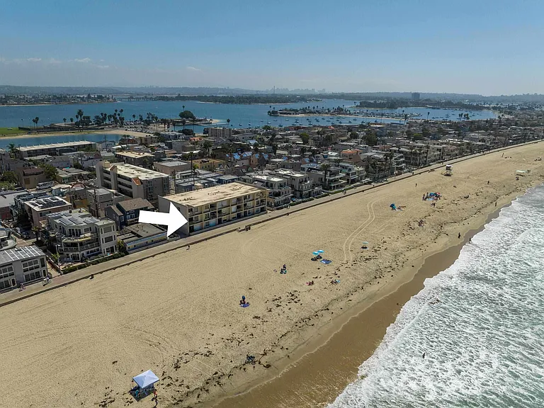 3755 Ocean Front Walk #12 — Photo 32