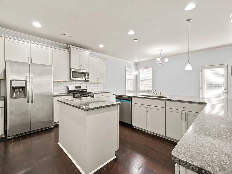 3845 Alden Pl — Photo 2