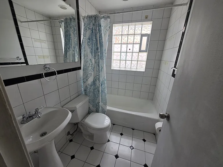 506 W Twelve Mile Rd — Photo 4