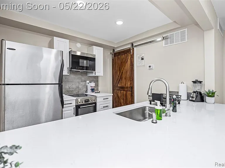 213 1/2 N Main St #ANN — Photo 19