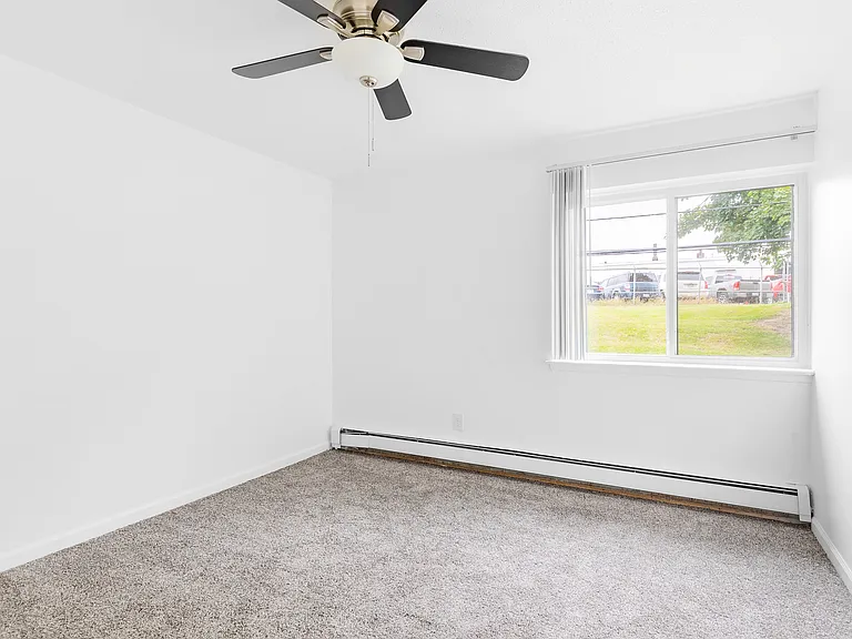 Hillcrest Club Apartments — Photo 92