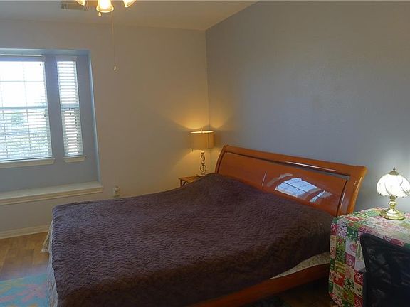 5th image of 1101 Parmer Ln APT 202