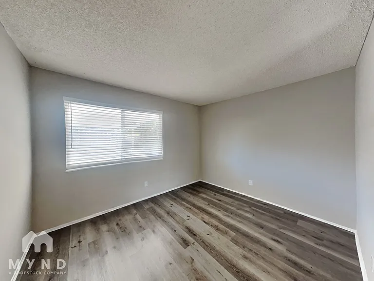 2421 Cypress St — Photo 13