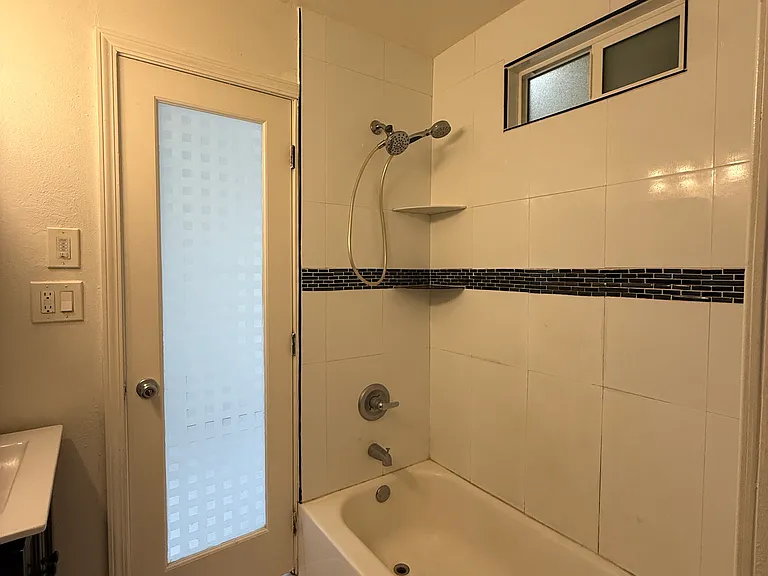 511 S Del Mar Ave #C — Photo 13