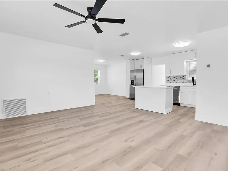 8801 Sunlit Cove Dr NE — Photo 7