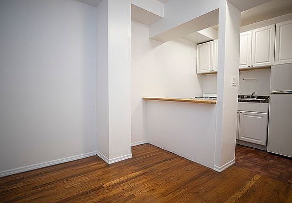 4th image of 220 Avenue A APT 2A