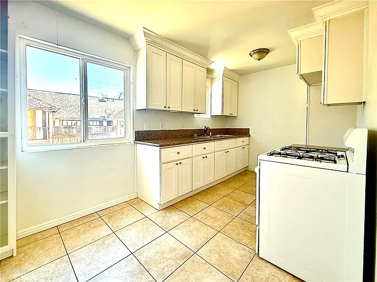 414 Mariposa Ave #F — Photo 6