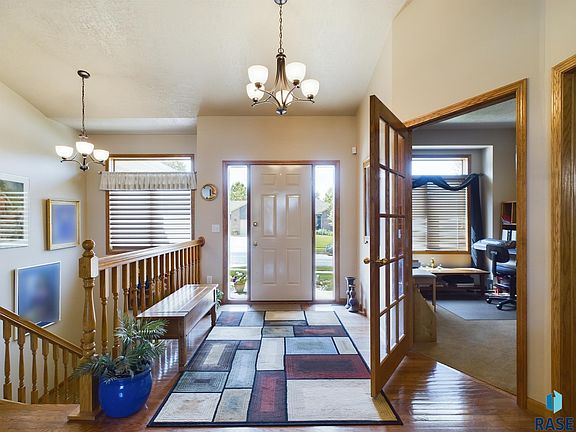 4th image of 7320 S Russet Dr