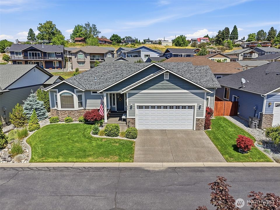 1st image of 404 Ridgewood Drive