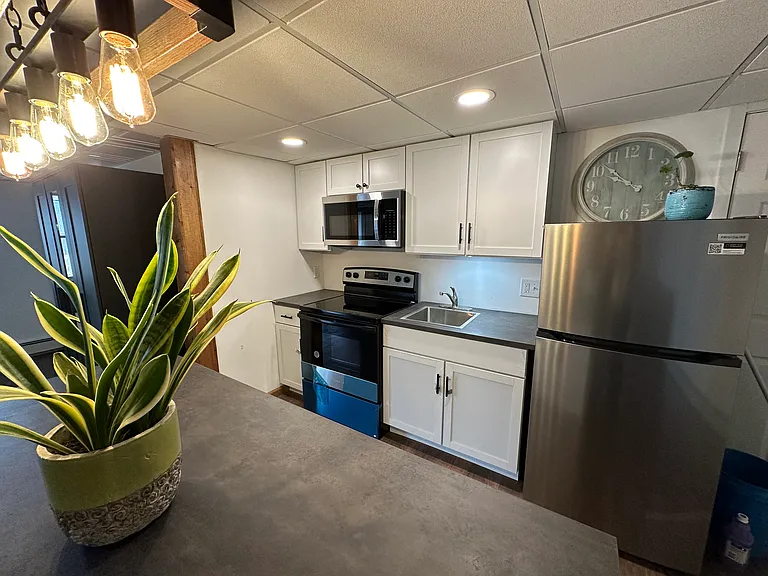 4 Van Ave #B — Photo 8