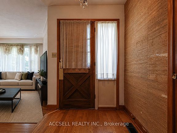 4th image of 1358 Sedgewick Cres