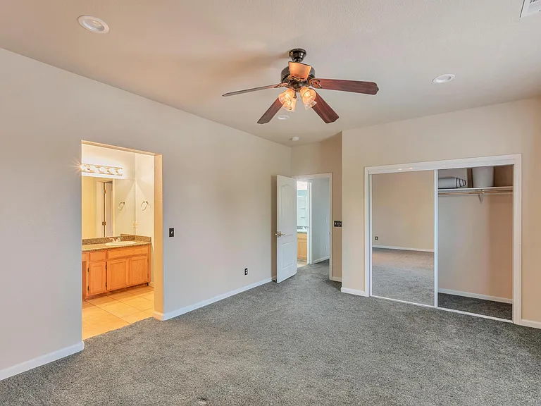 1061 Vermont Ave — Photo 16