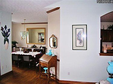 4th image of 242 Cheltenham Ln