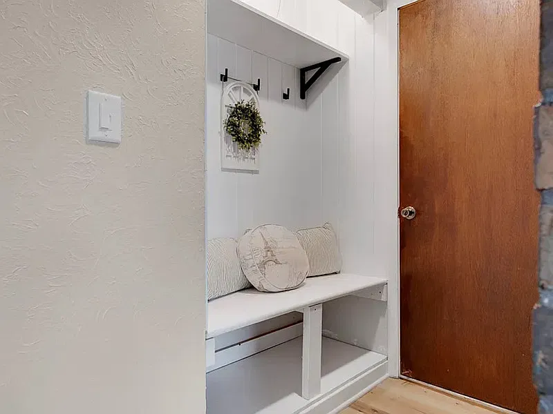 1 bed, 1.0 bath, 828 sqft, $1,160 — Photo 2