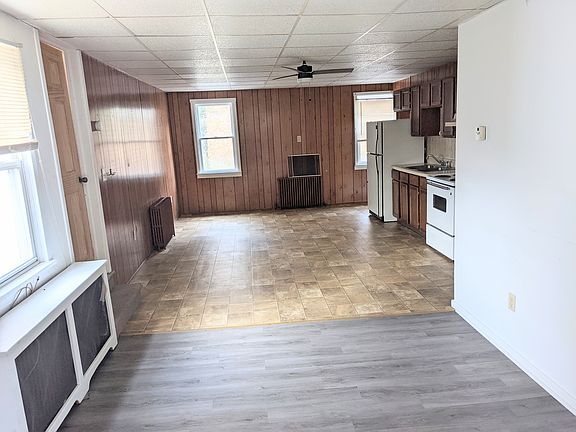 3rd image of 941 Port Carbon St #7