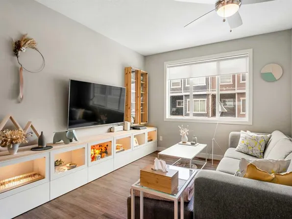 355 W Nolancrest Hts NW #203, Calgary, AB T3R 0Z9
