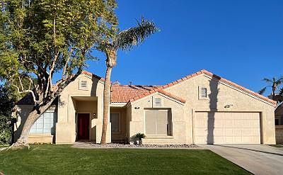 3rd image of 45030 Desert Fox Dr